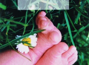 Geen blote voetjes in het gras